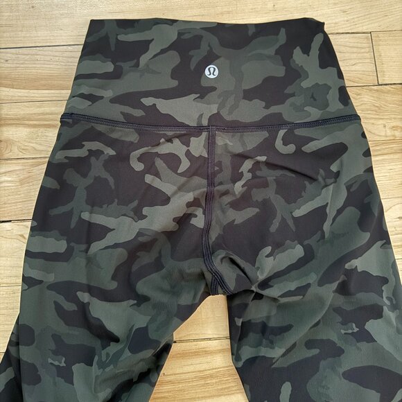 Lululemon Wunder Under Crop, Green Camo Luxtreme, Size 2 - Picture 4 of 6